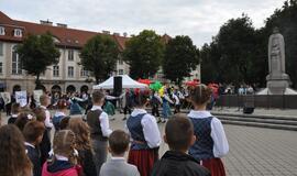 Rugsėjo 1-oji - su tautiniais akcentais