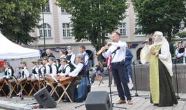 Rugsėjo 1-oji - su tautiniais akcentais