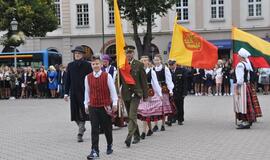 Rugsėjo 1-oji - su tautiniais akcentais