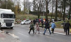 Į kapines neleidžiama įvažiuoti net žmonėms su negalia