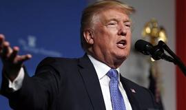 JAV teismas užblokavo naujausią Donaldo Trampo draudimą į šalį atvykti kelių šalių piliečiams