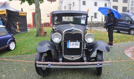 Senovinių automobilių paroda