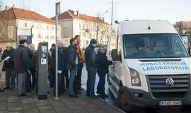 Klaipėdos vyrai dvi valandas stovėjo eilėje, kad pasitikrintų sveikatą