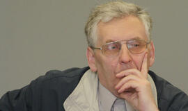 Mirė garsus šachmatininkas ir žurnalistas Algimantas Butnorius