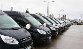 Ne­įga­liuo­sius nu­džiu­gi­no nau­ju­tė­lai­čiais mik­ro­au­to­bu­sais