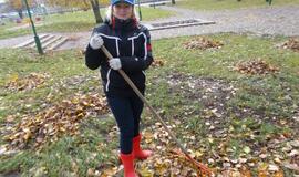 Klaipėdiečiai dalyvavo lapų grėbimo talkoje