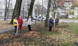 Klaipėdiečiai dalyvavo lapų grėbimo talkoje