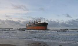 Bandys „nuimti“ laivą  nuo seklumos