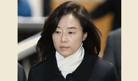 Buvusi Pietų Korėjos kultūros ministrė nuteista kalėti dėl juodojo menininkų sąrašo
