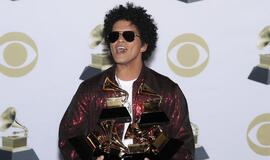 „Grammy“ muzikos apdovanojimų ceremonijoje triumfavo Bruno Marsas