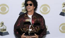„Grammy“ muzikos apdovanojimų ceremonijoje triumfavo šešias statulėles gavęs Bruno Marsas