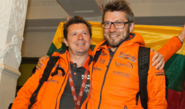 Į Lietuvą grįžo pirmasis šių Dakaro ralio lenktynininkas Antanas Juknevičius ir šturmanas Darius Vaičiulis