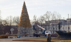 Klaipėda atsisveikina su auksine Kalėdų egle