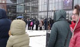 Žmonės norintys įsigyti bilietus į Marijono koncertą