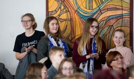 Moksleiviams – smagūs neptūniečių juokeliai ir dovanos