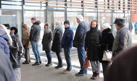 Žmonės norintys įsigyti bilietus į Marijono koncertą