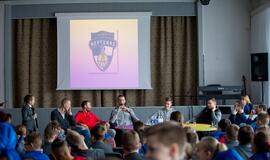 Moksleiviams – smagūs neptūniečių juokeliai ir dovanos