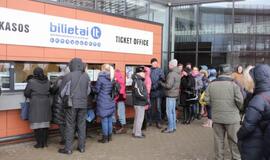 Žmonės norintys įsigyti bilietus į Marijono koncertą