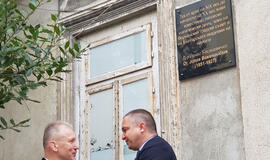 Varnoje atidengta paminklinė atminimo lenta dr. Jonui Basanavičiui