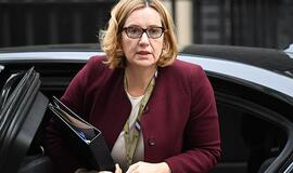 Atsistatydina Didžiosios Britanijos vidaus reikalų ministrė Amber Rudd