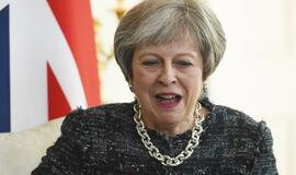 Didžiosios Britanijos parlamentas didina spaudimą Theresai May dėl „Brexit“