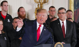 Donaldas Trumpas sveikina „istorinį“ Šiaurės ir Pietų Korėjų vadovų susitikimą