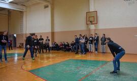 Dragūniečiai moksleivius supažindino su rankiniu