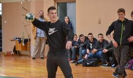 Dragūniečiai moksleivius supažindino su rankiniu