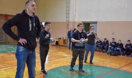 Dragūniečiai moksleivius supažindino su rankiniu