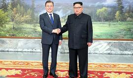 Abiejų Korėjų vadovai surengė netikėtą susitikimą