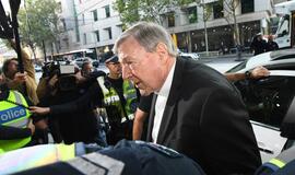 Dėl kaltinimų berniukų tvirkinimu Australijoje prieš teismą stos aukštas popiežiaus patikėtinis G. Pellis