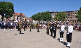 Klaipėdiečiai pasveikino NATO karius