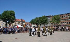 Klaipėdiečiai pasveikino NATO karius