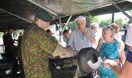 Klaipėdiečiai pasveikino NATO karius