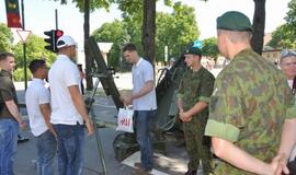 Klaipėdiečiai pasveikino NATO karius