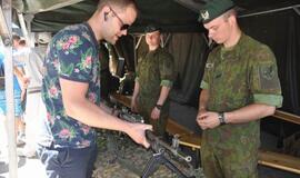 Klaipėdiečiai pasveikino NATO karius