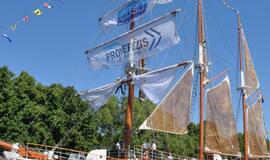 „Meridianas“ iškėlė bures