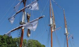 „Meridianas“ iškėlė bures