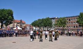 Klaipėdiečiai pasveikino NATO karius