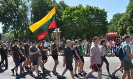 Klaipėdiečiai pasveikino NATO karius