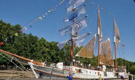 „Meridianas“ iškėlė bures