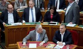 Vengrijos parlamentas priėmė migrantų pagalbos organizacijas kriminalizuojančių įstatymų paketą