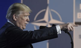 D. Trumpas: NATO narės sutinka didinti gynybai skiriamą finansavimą