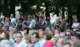 Giedoti himno lietus netrukdys