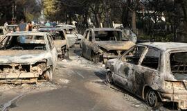 Graikija: miško gaisrai prie Atėnų sunaikino daugiau kaip 500 namų ir 200 automobilių