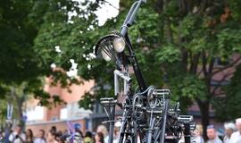 Miesto centre ganosi mechaninės būtybės