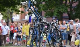 Miesto centre ganosi mechaninės būtybės