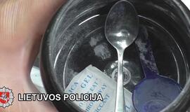 Sulaikė narkotikus miške galimai slėpusį įtariamąjį