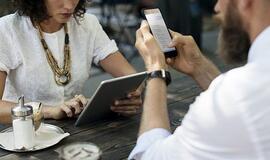 Trys baisiausi santykių priešai: skyrybos gali grėsti ir dėl telefono