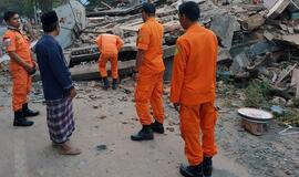 Indonezijoje galingo žemės drebėjimo aukų skaičius išaugo iki 91